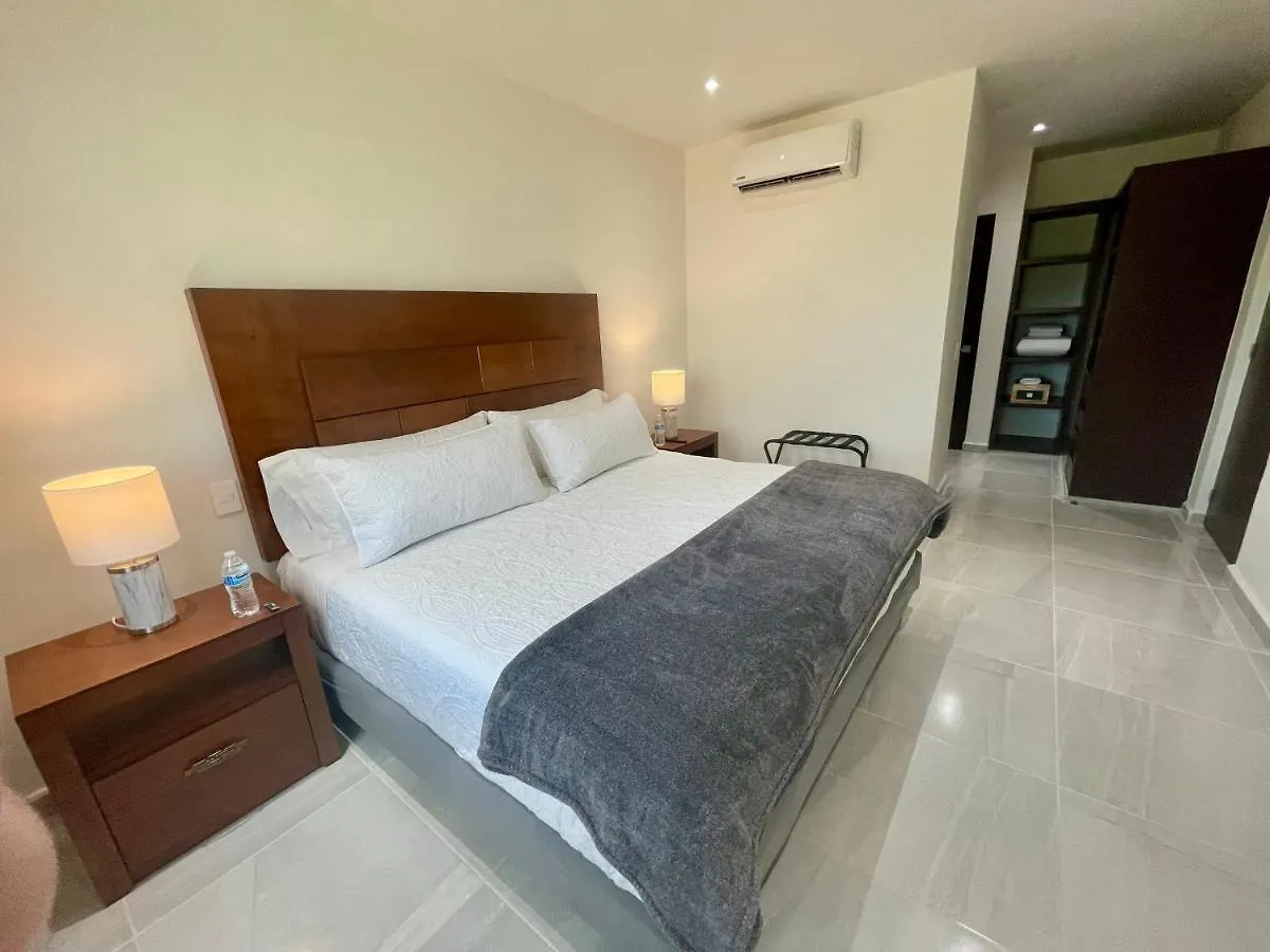 Tropical Modern Condo - Amazing Pool! Cancun Apartment
