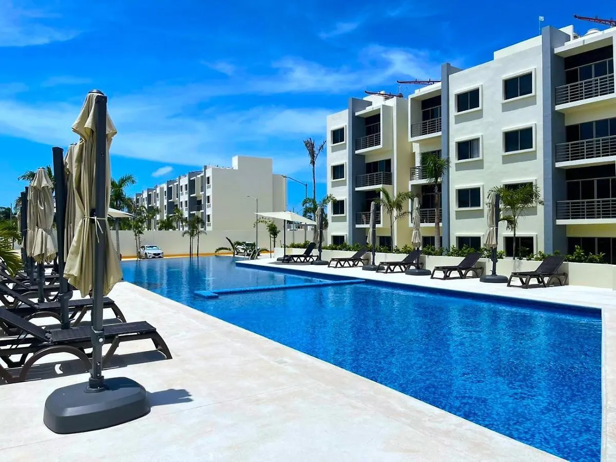 Tropical Modern Condo - Amazing Pool! Cancun Apartment