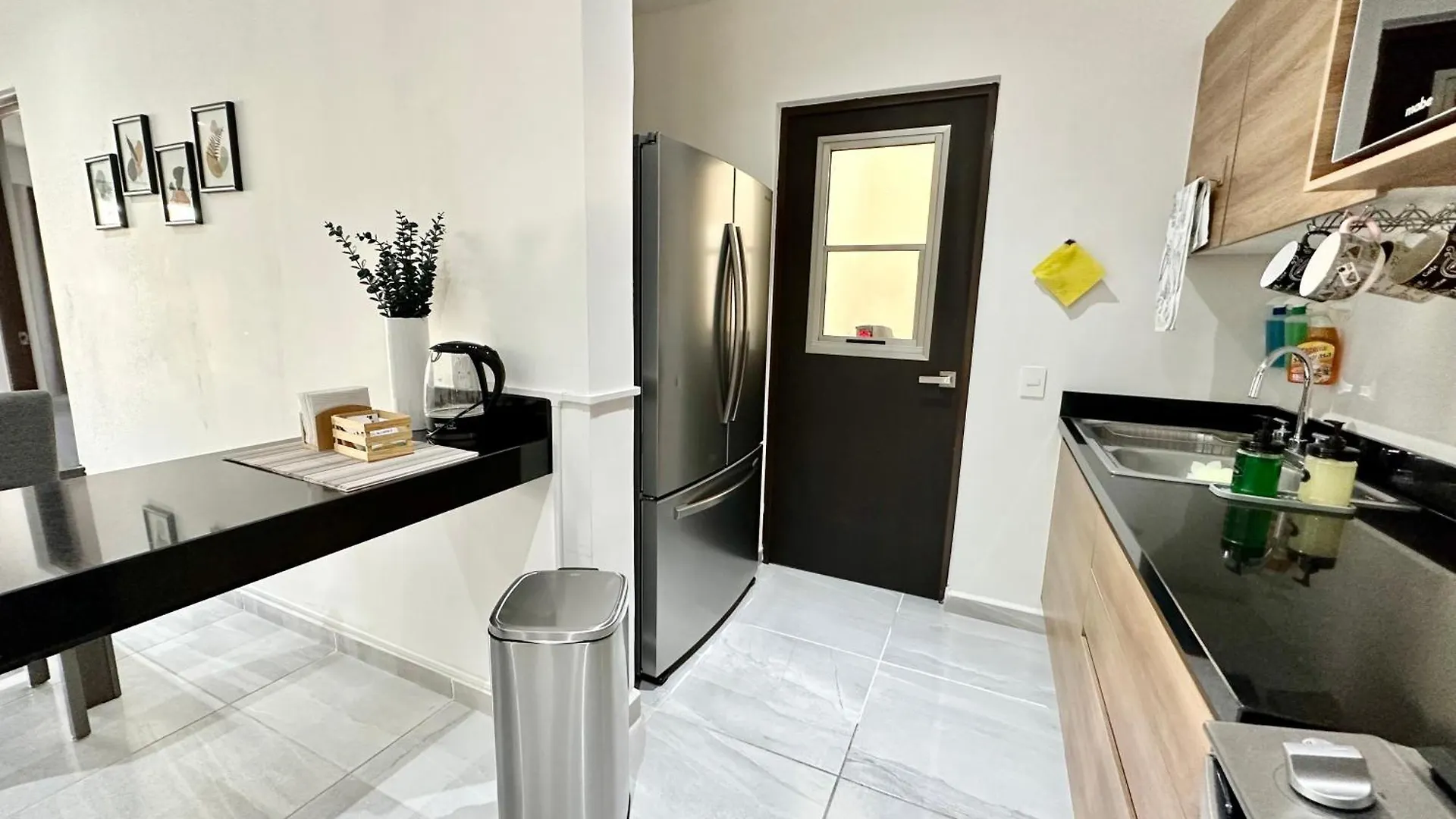 Tropical Modern Condo - Amazing Pool! Cancun Apartment